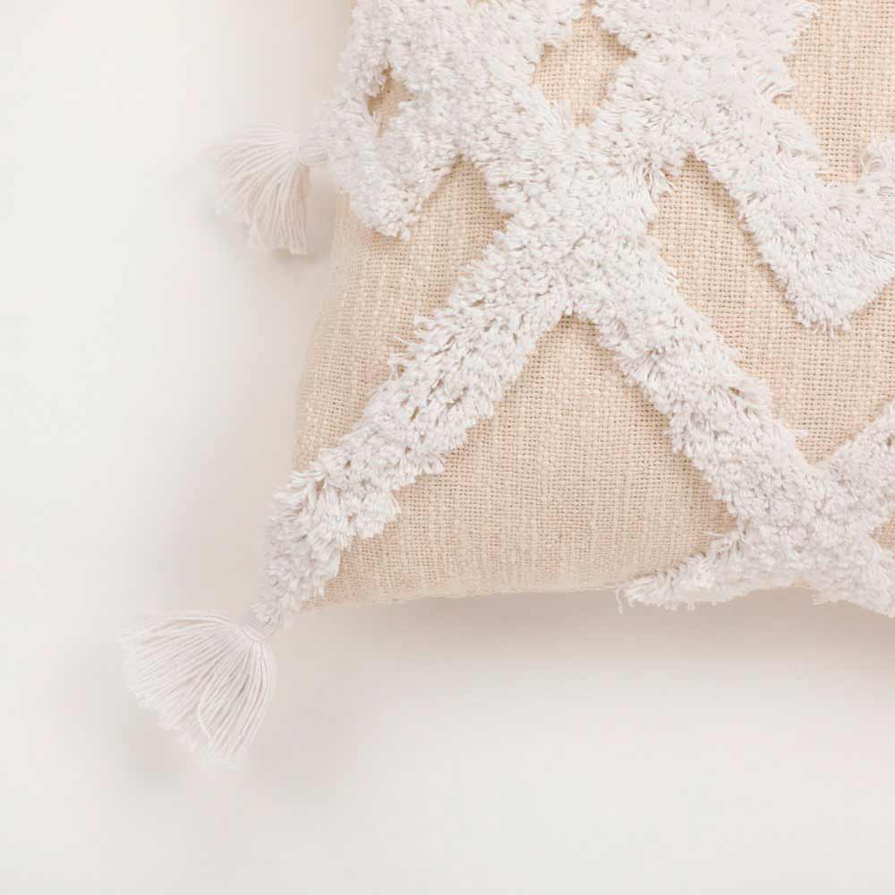 Cushion Cover, (i479_1_20_1), Cushion With OFF-White & White Color, Cushion For Living & Bedroom Area, Cushion - VT15214