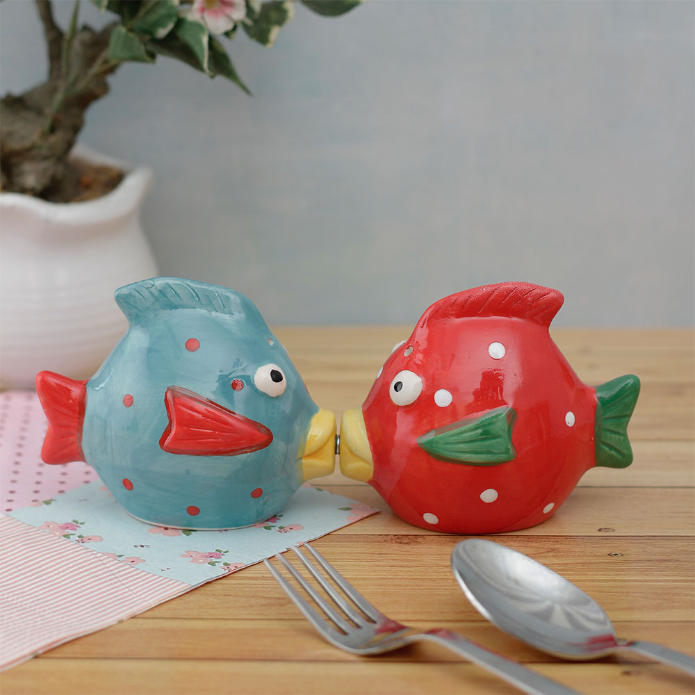 Salt & Pepper Shakers, AVA-GS3-07(A Vintage Affair), Cute Fish Salt and Pepper Set - Red/Blue, Salt & Pepper Shakers - EL16099