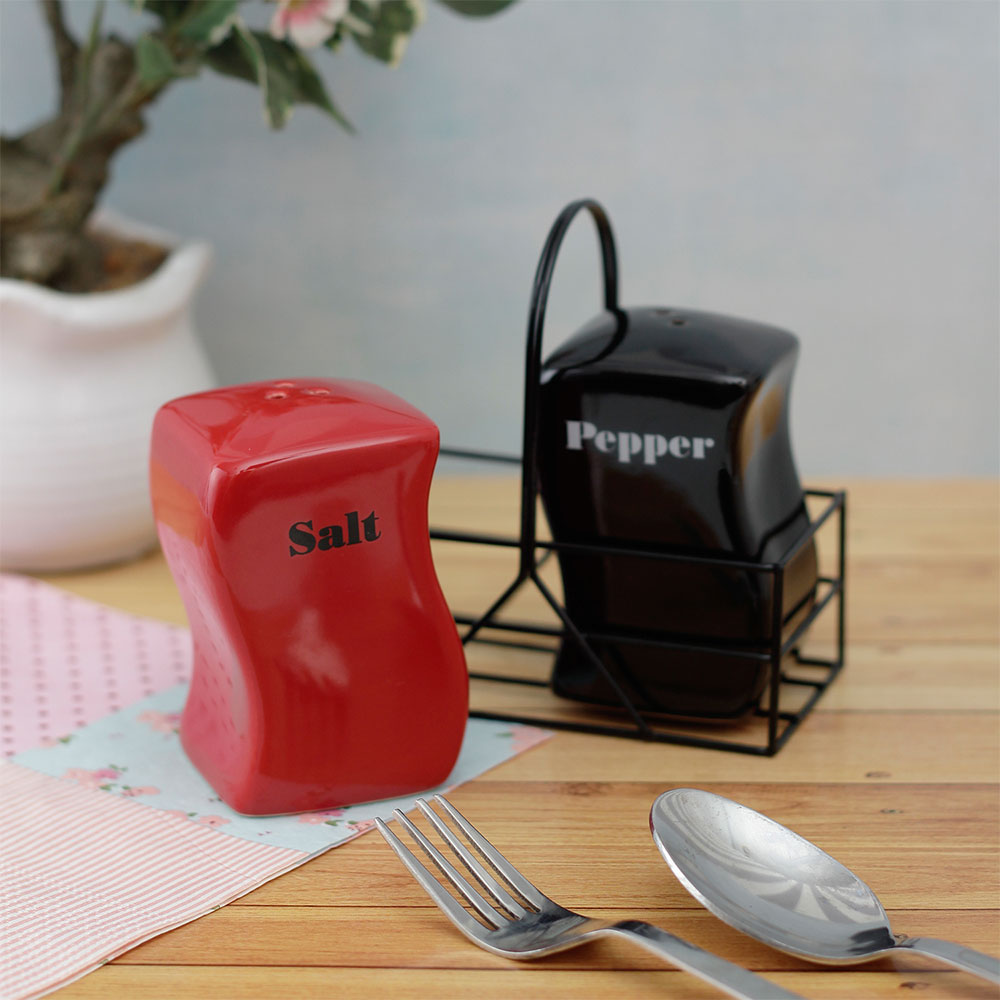 Salt & Pepper Shakers, AVA-GS3-10(A Vintage Affair), Red and Black Salt and Pepper Set with Iron Basket, Salt & Pepper Shakers - EL16100