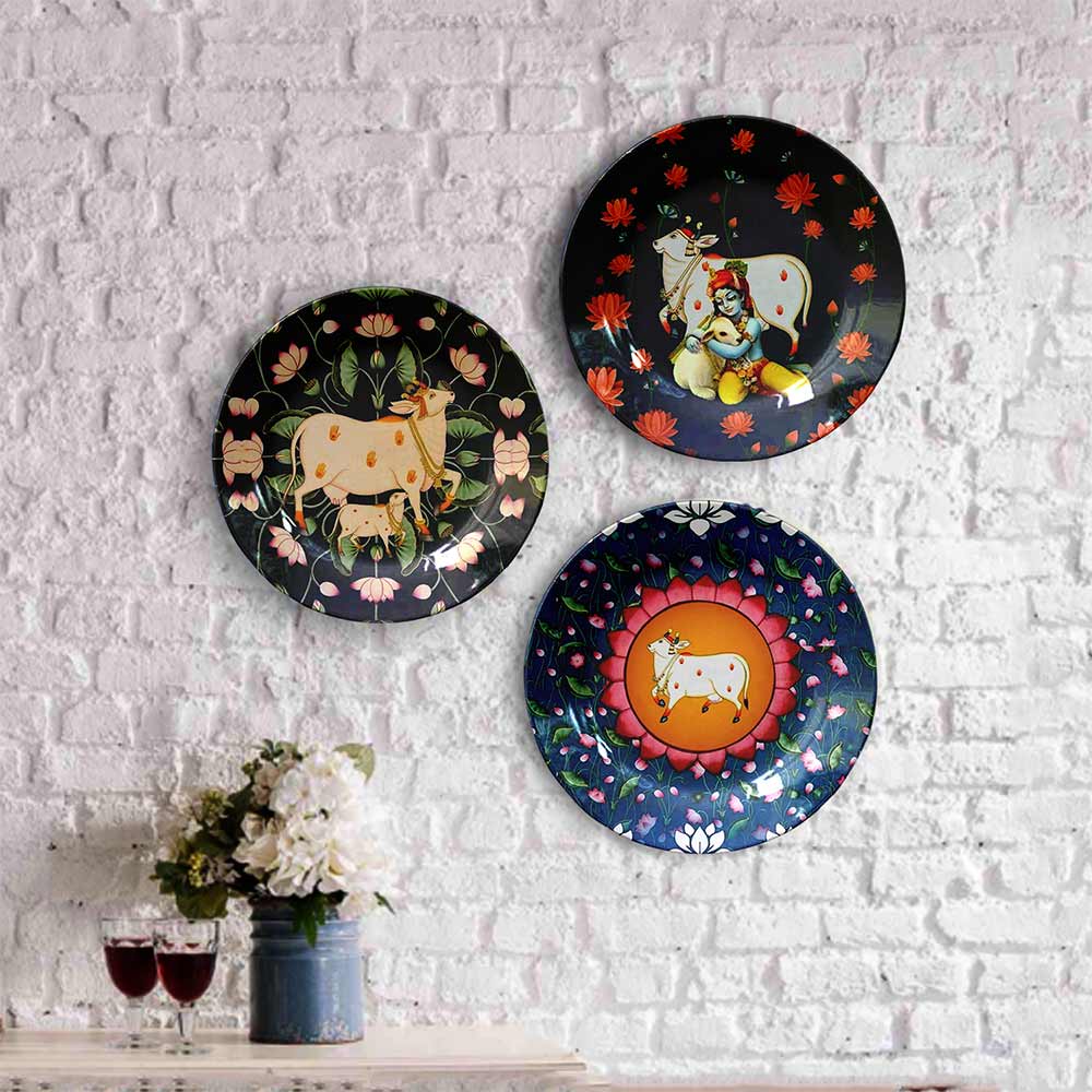 HMD Collections Traditional Art Decorative Ceramic Designer Plates with Stand for Home/Office, Wall Art - VT2106
