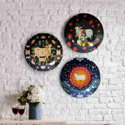 HMD Collections Traditional Art Decorative Ceramic Designer Plates with Stand for Home/Office, Wall Art - VT2106