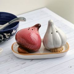 Salt & Pepper Shakers, AVA-GS-07(A Vintage Affair), Onion And Garlic Salt & Pepper Set With Tray, Salt & Pepper Shakers - IM16090